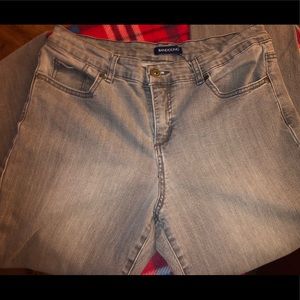 Ladies’ gray skinny jeans